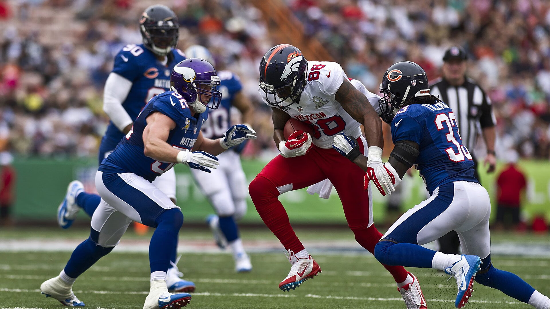 “青少年足球表演赛在全国多地盛大举行，吸引数万球迷”，青少年足球比赛报名