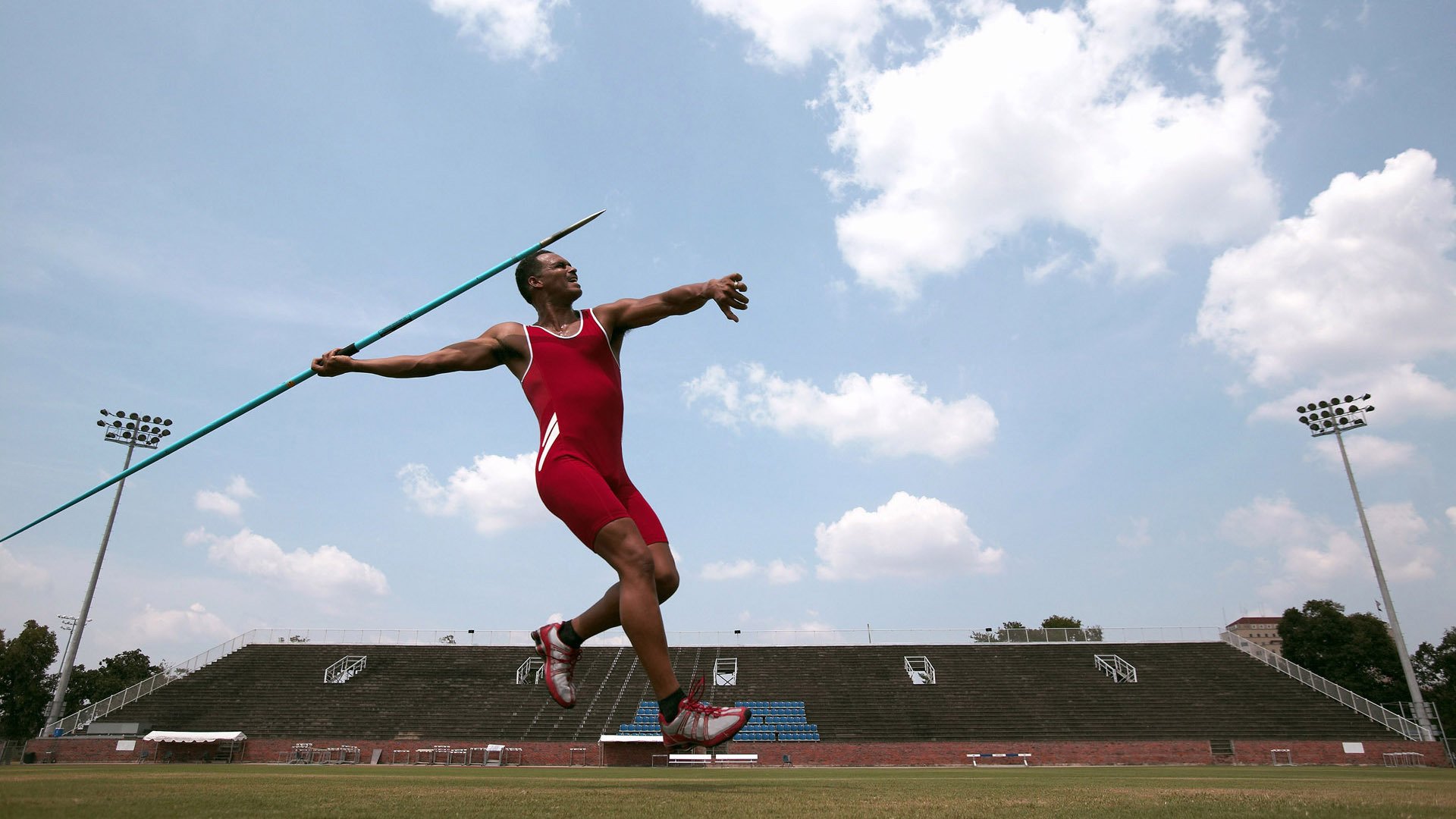 足球球场用地政策优化带动建设速度，足球场用地标准